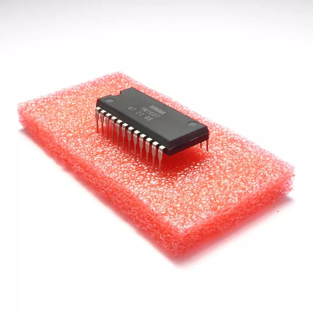 IC YM1037 CS01