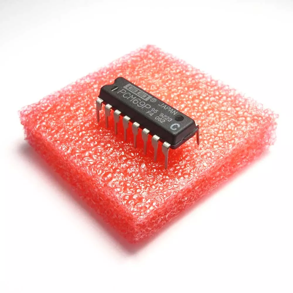 IC PCM69P-C DAC KB200  16P DIP