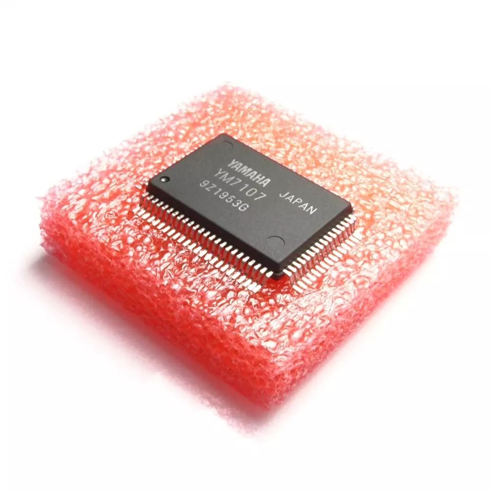 IC YM7107 0PS3 SY77